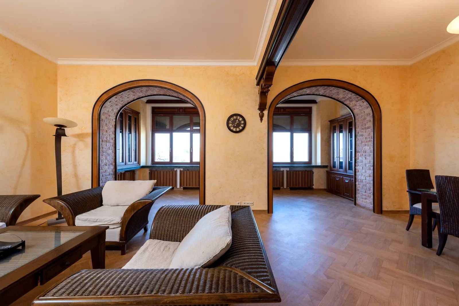 Living room with arched doorways and wood furniture, Zankovetskoi 8, Kyiv — Vestor.Estate