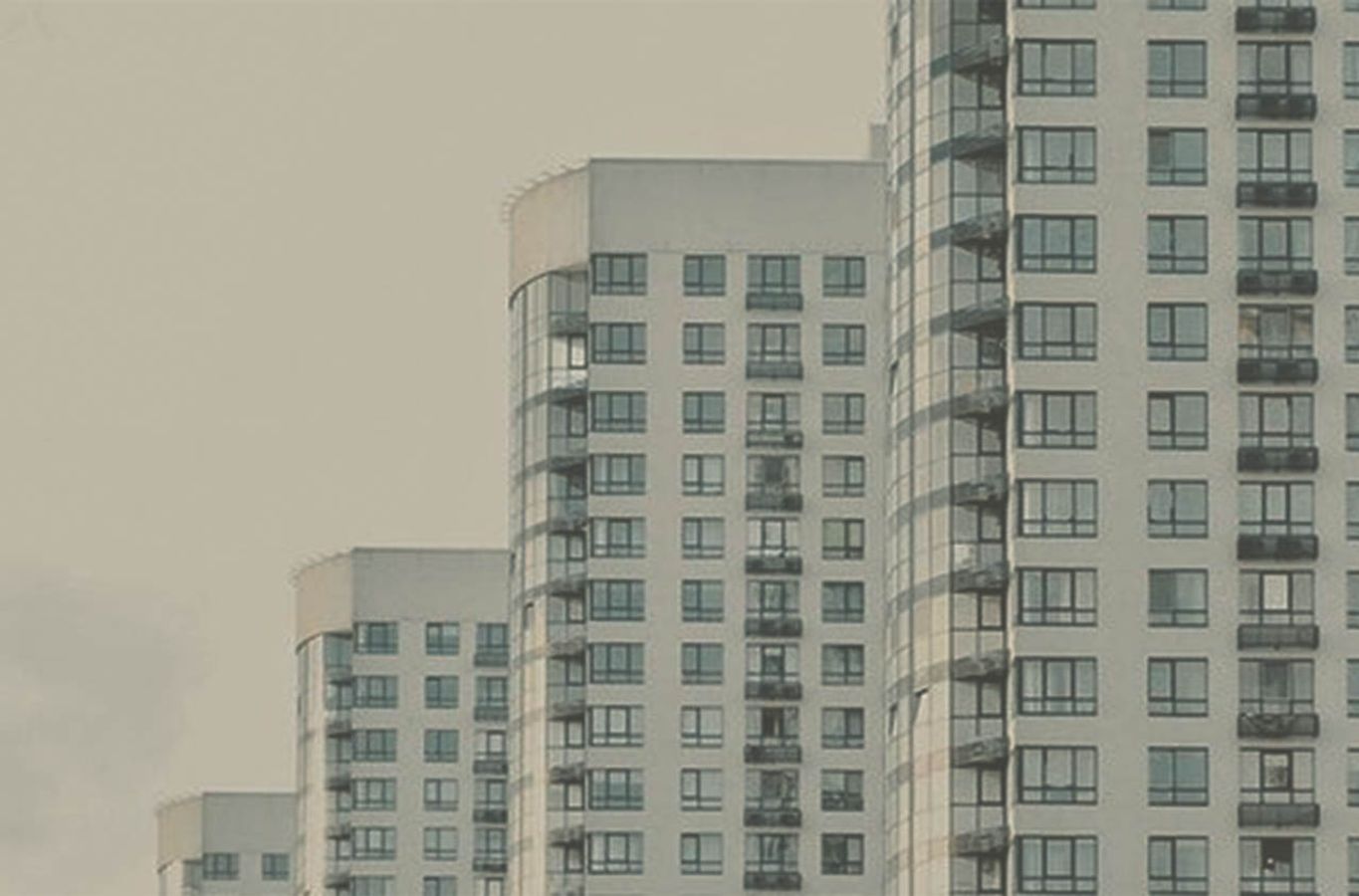 Investing in modern buildings: does the new means the better?