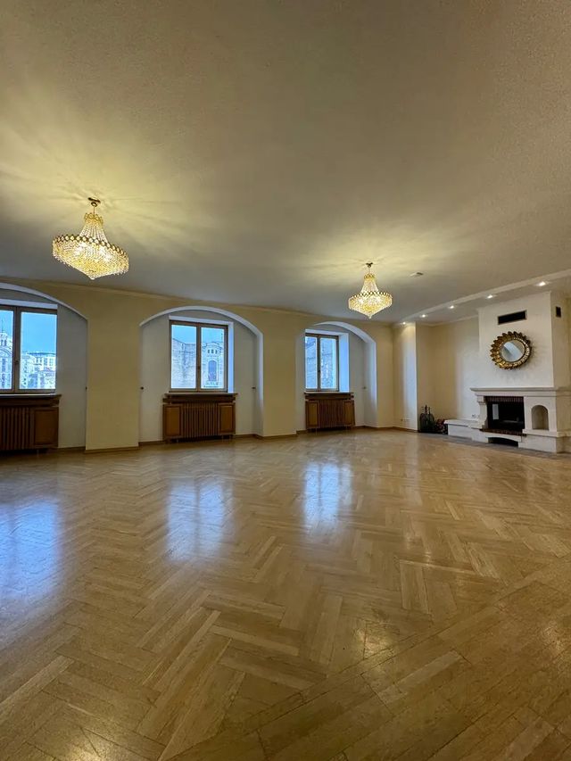 YEVHENA CHYKALENKA ST., 20