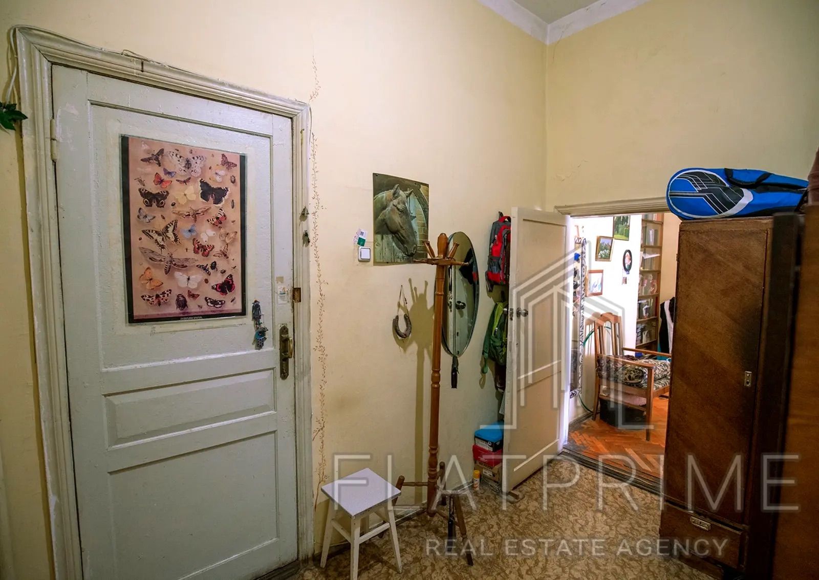 Hallway with butterfly art and open doorway to another room, Reitarska 7B, Kyiv — Vestor.Estate
