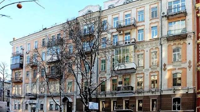 VOLODYMYRSKA ST., 37