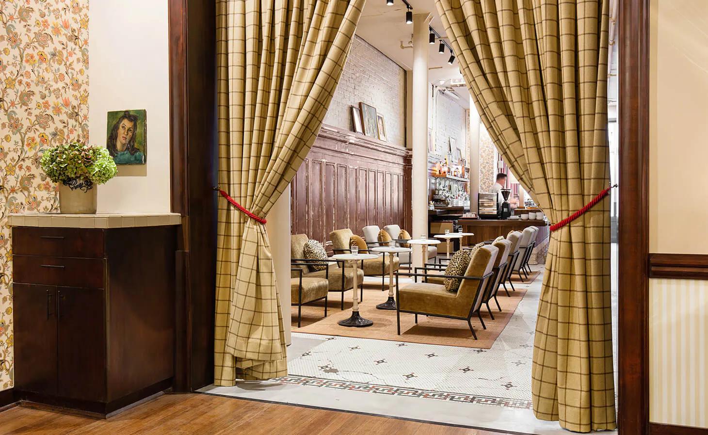 Breakfast and bar area at Palihotel