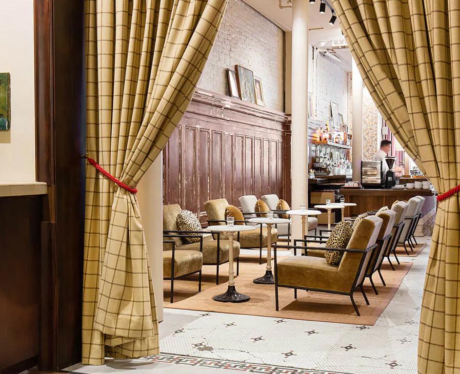 Breakfast and bar area at Palihotel