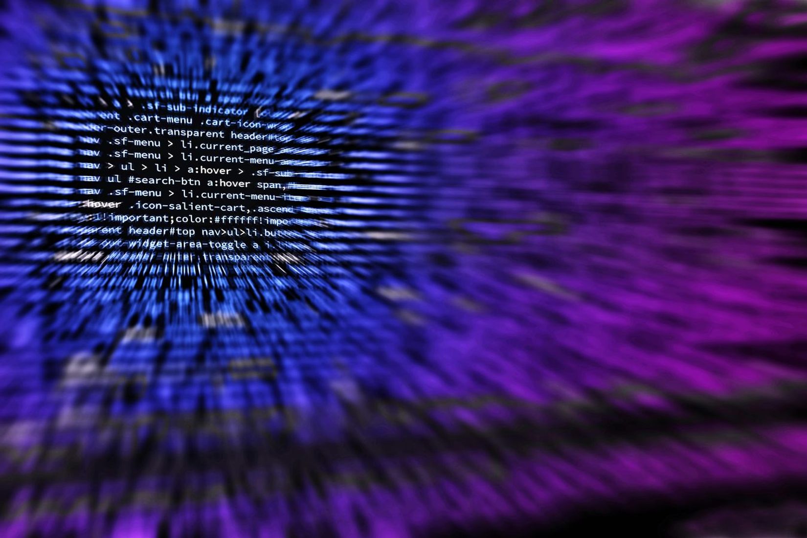 Programišių grupė sistemingai nuodija atvirąjį kodą: per 500 užkrėstų įrankių ir 4 000 „GitHub“ saugyklų
