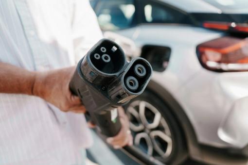 Šie įkrovimo priedai dažnai atsiduria kiekvieno Model 3 bagažinėje