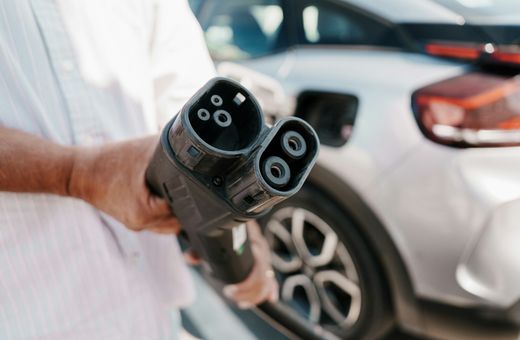 Šie įkrovimo priedai dažnai atsiduria kiekvieno Model 3 bagažinėje
