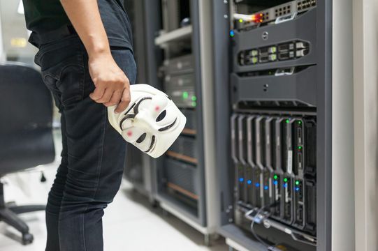Kritinė Ivanti Sentry spraga jau dieną po pataisymo — užpuolikai skenuoja tinklus