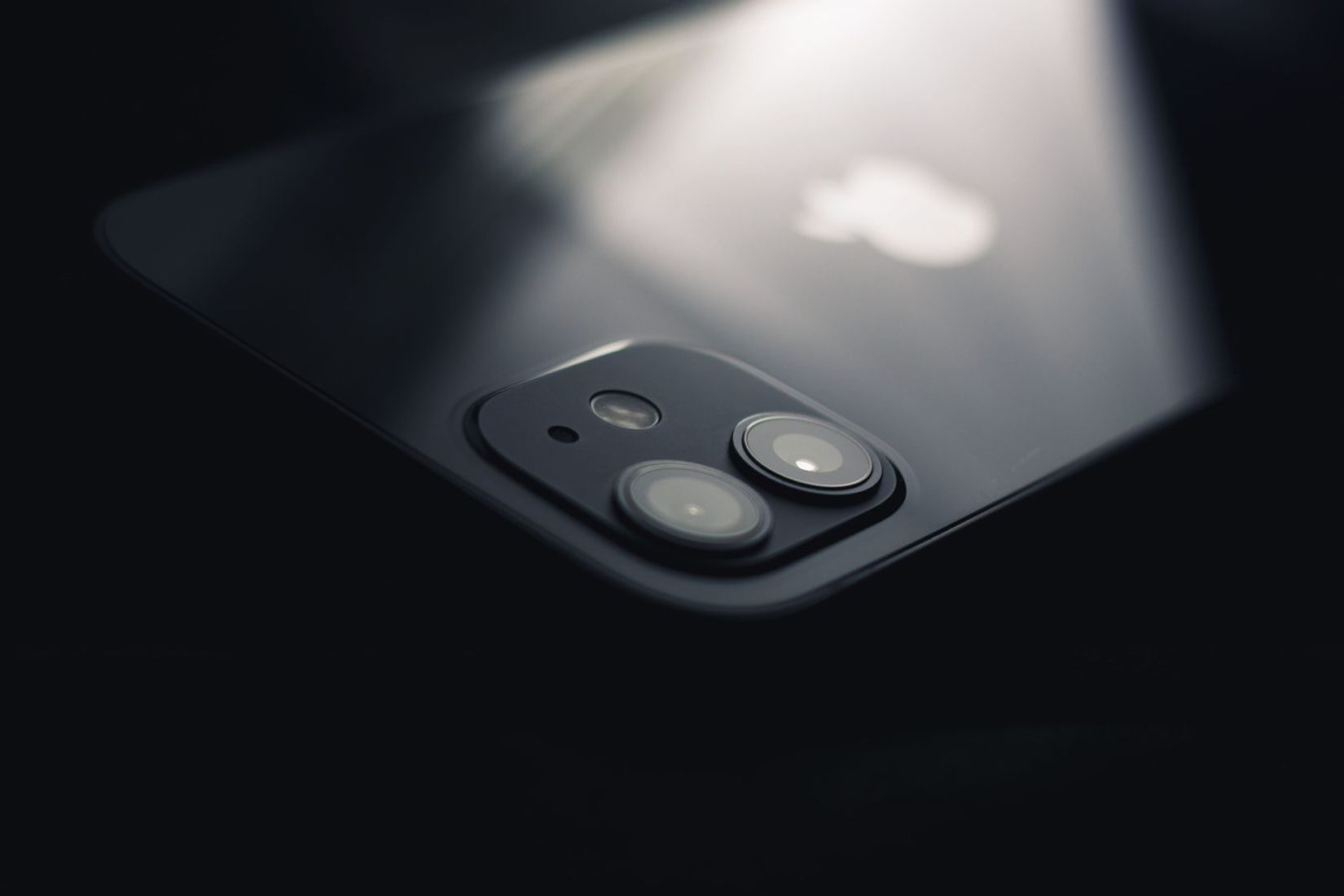 50 proc. brangesnė detalė: kas slypi už „iPhone 18 Pro" kintamos diafragmos