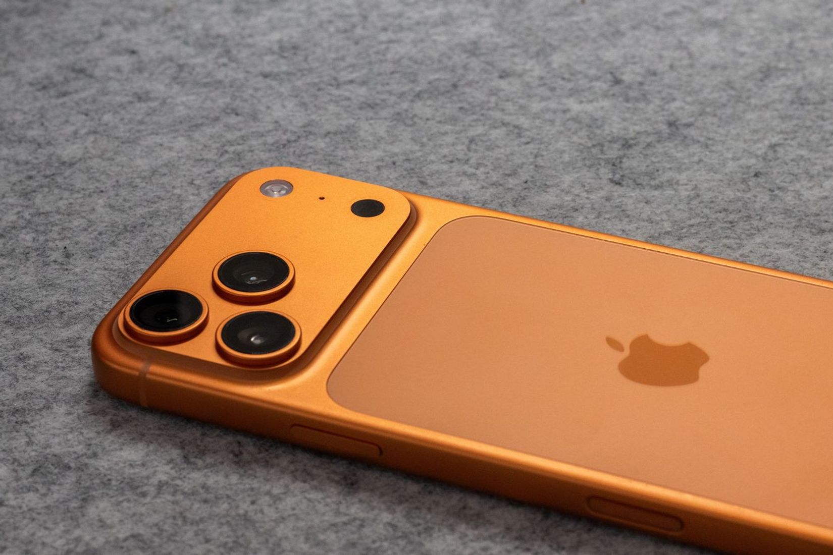 „iPhone 17 Pro Max“ atsidūrė Amerikos 250-mečio kapsulėje: ar jis dar veiks 2276-aisiais?