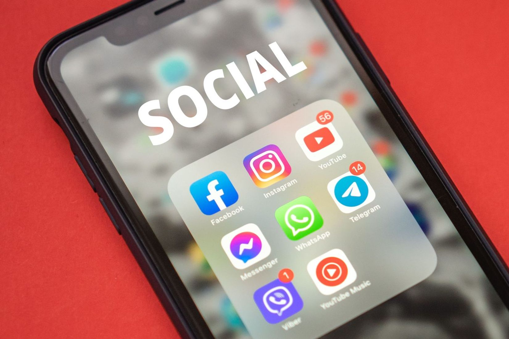 „Meta" pradeda imti mokestį: kiek kainuos „Facebook" be reklamų