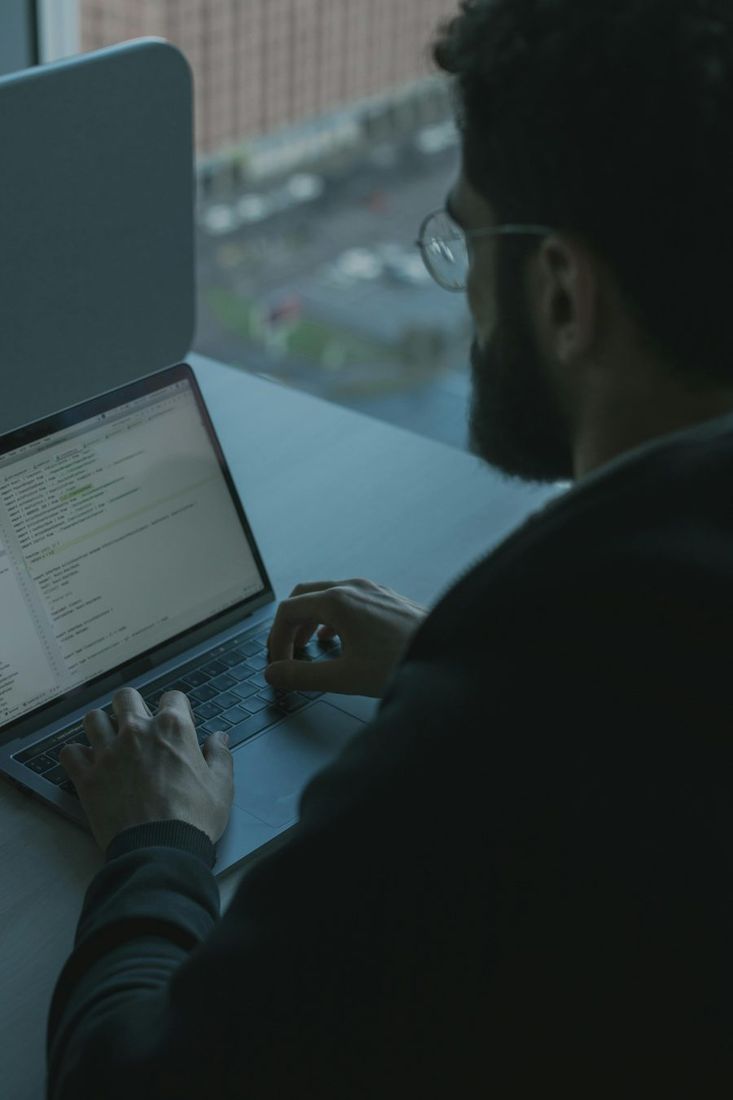 Nematoma ataka: kaip Red Hat npm paketai 117 tūkst. kartų per savaitę rinko kūrėjų kredencialus