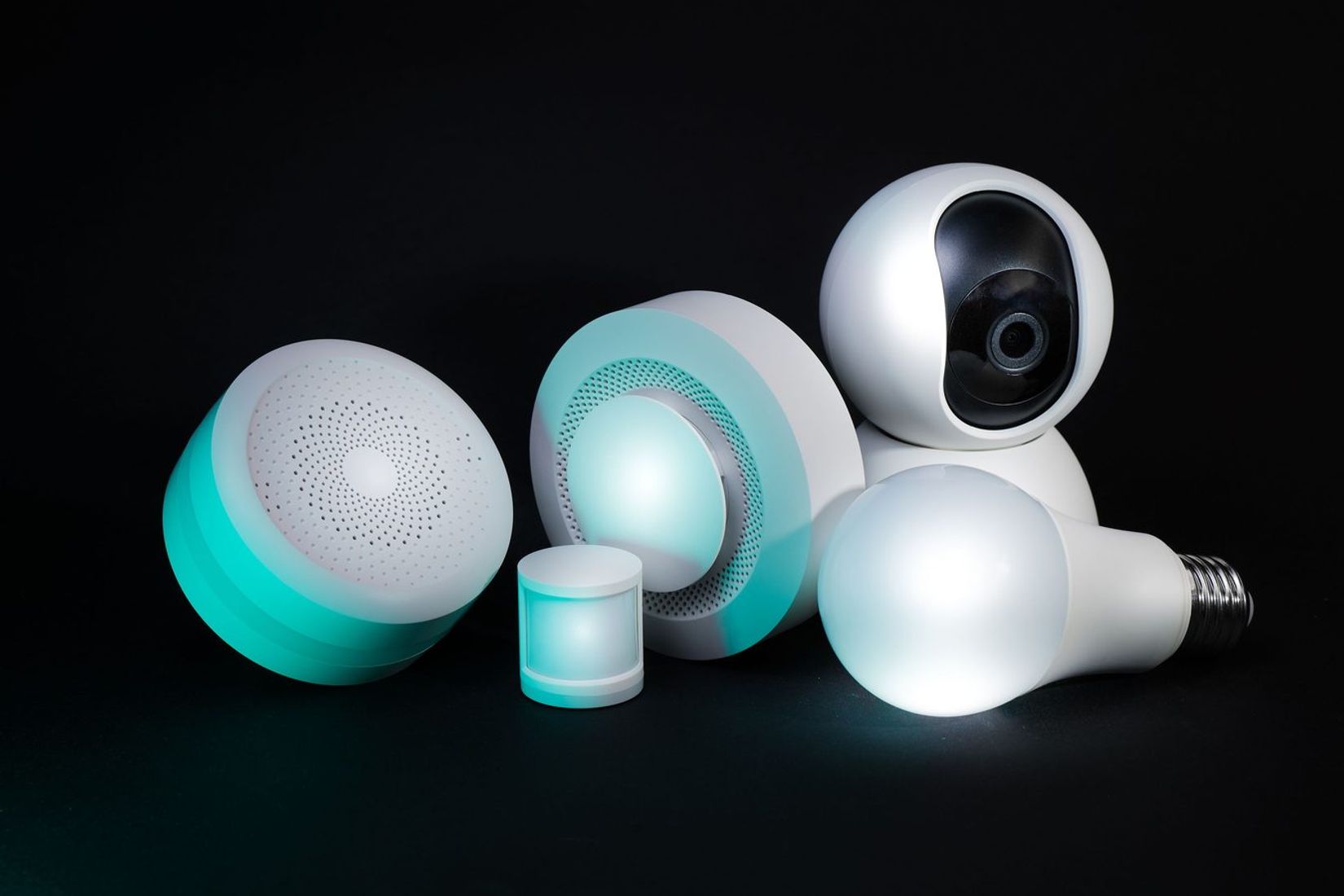 Abode pristato naujus jutiklius, kurie „Apple Home“ apsaugą perkelia prie garažo ir vartų