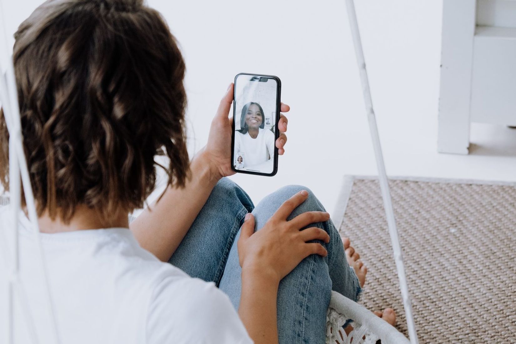 FaceTime skambučiai tapo sukčių spąstais: Apple įspėja iPhone savininkus