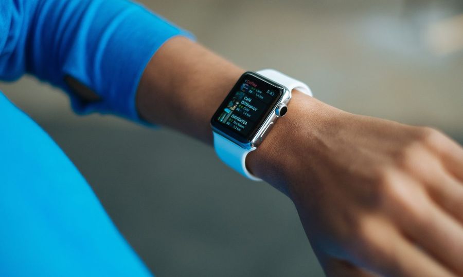 Nutekėjo „Fitbit Edge“: „Google“ ruošia sekliuką su GPS ir savaitės baterija