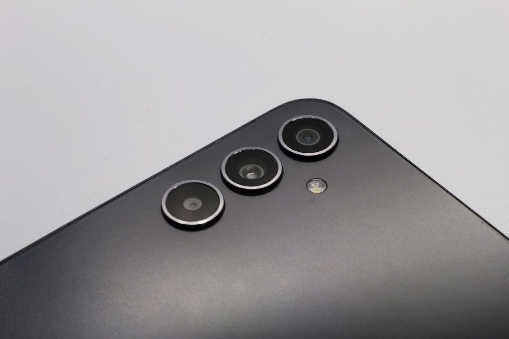 „iPhone 18 Pro" kamera — spąstai, į kuriuos „Android" neturėtų pulti