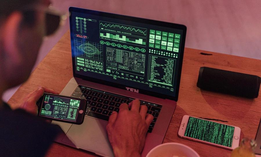 Pegasus pasiekė PEGA tyrėją: 2022 m. „iPhone“ įsilaužimas kelia naujų klausimų