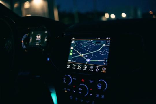 Android Auto pagaliau rodo greitį „Google Maps“