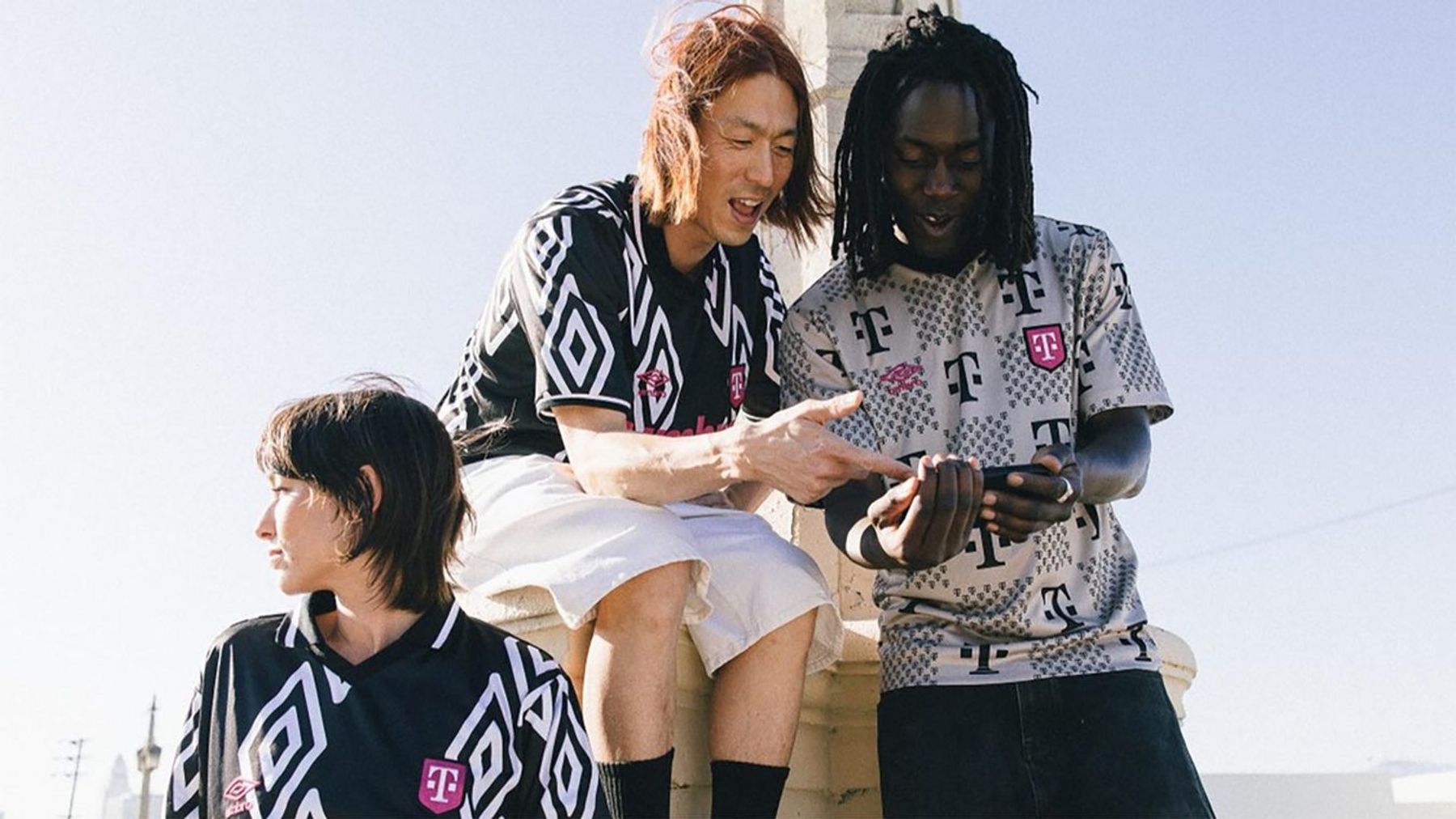 T-Mobile ir Umbro futbolo marškinėliai