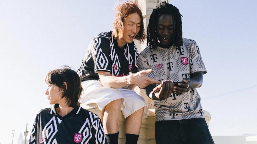 T-Mobile ir Umbro futbolo marškinėliai