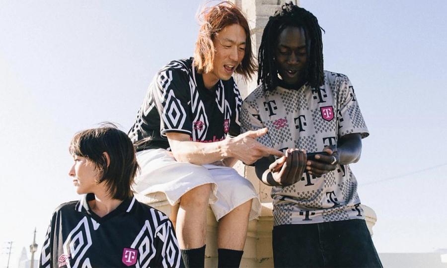 T-Mobile ir Umbro futbolo marškinėliai