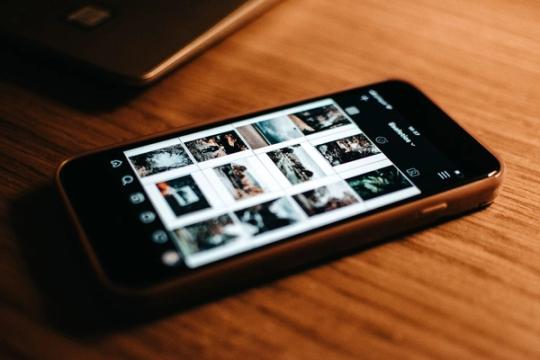 Tūkstančiai ekrano nuotraukų ir QR kodų: du įpročiai, kurie pagaliau sutvarkė „Google Photos" galeriją