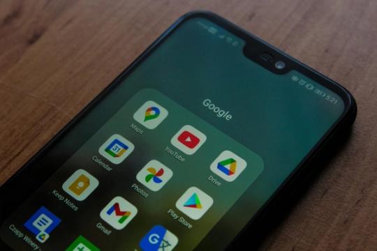 Europos spaudimas veikia: „Google Cast" taps „iPhone" numatytuoju transliatoriumi