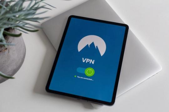 Trys dienos užlopyti VPN spragą — CISA skubina, įsilaužėliai jau reikalauja išpirkos