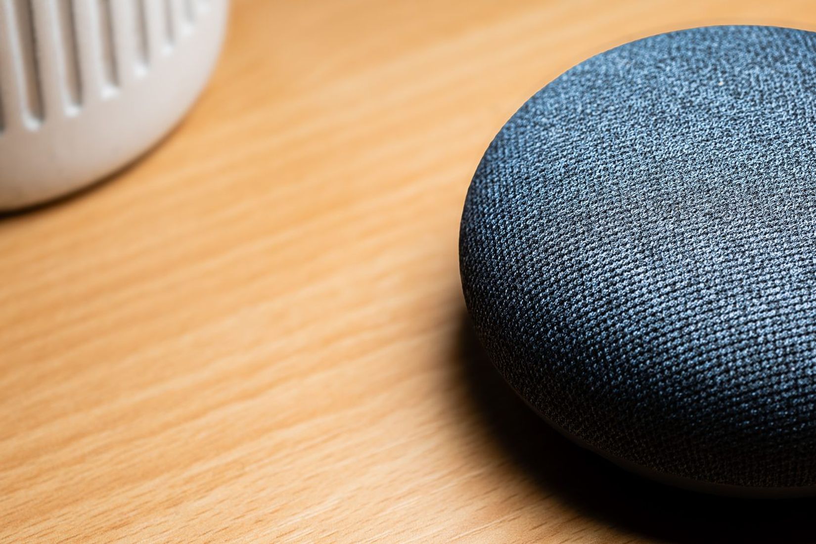 „Google Home Speaker“ bando pakeisti „Nest Mini“: ar tai pagaliau tikras šuolis?