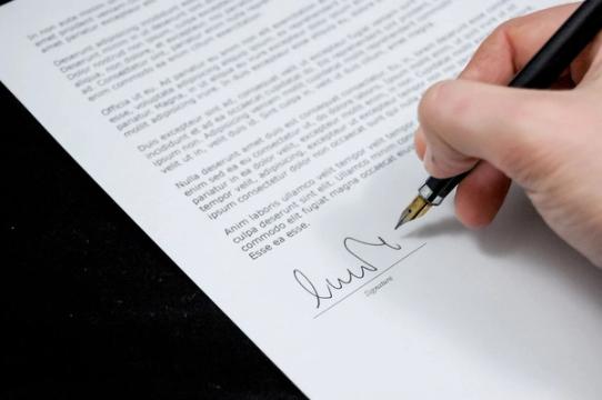 Teismas patvirtina 1,5 mlrd. dolerių Anthropic susitarimą dėl autorinių teisių