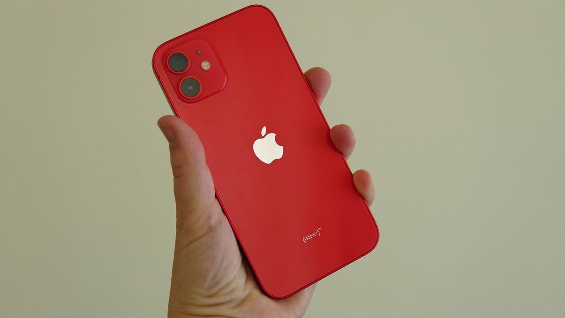 „Apple“ tyliai kuria funkciją, kuri pati užrakins iš rankos išplėštą „iPhone“