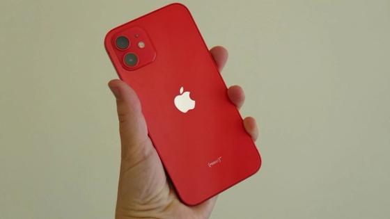 „Apple“ tyliai kuria funkciją, kuri pati užrakins iš rankos išplėštą „iPhone“