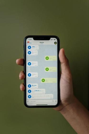 Google Messages taiso klaidą, dėl kurios seni tekstai gali nukeliauti svetimiems