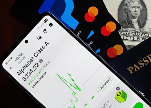 „Google" inžinierius uždirbo 1,2 mln. dolerių statydamas iš konfidencialios informacijos