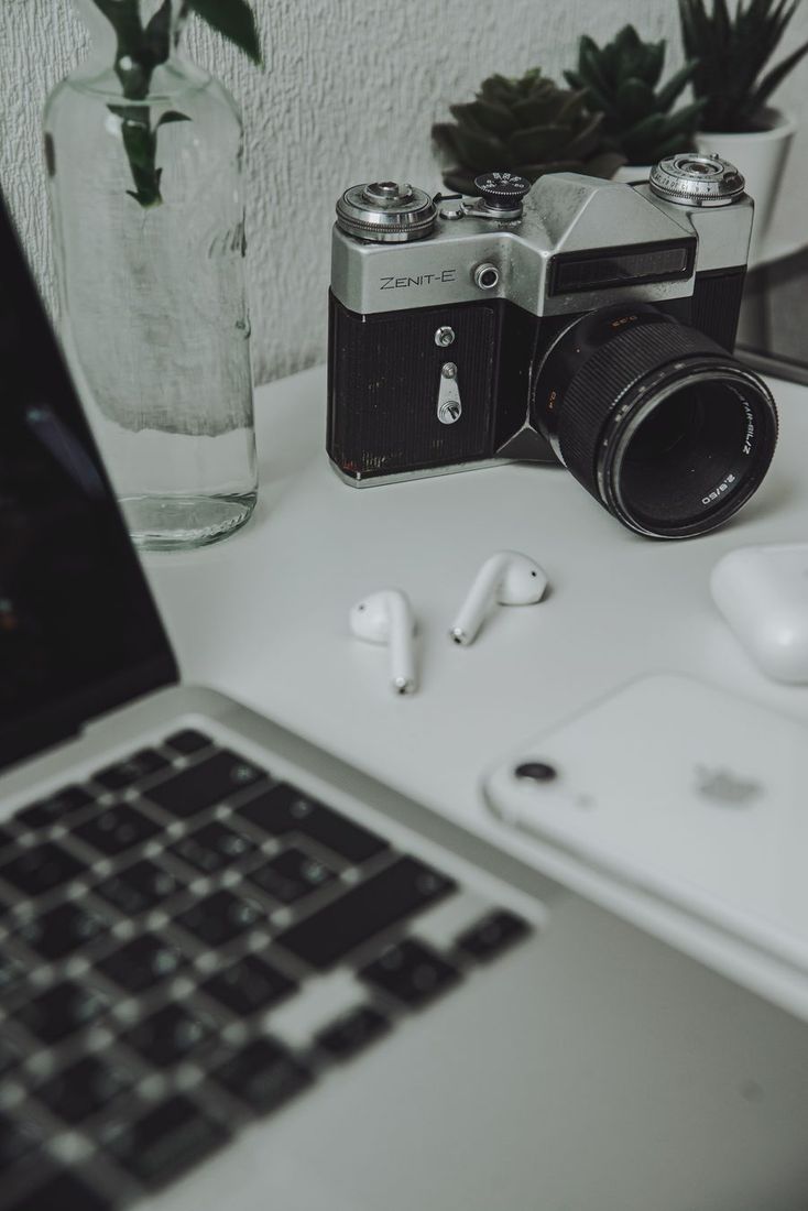 „AirPods“ su kameromis artėja: nutekėjo „Kino Sensor“ ir 2027 m. planas
