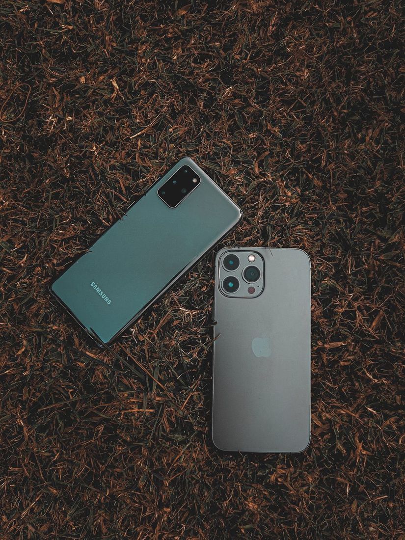 „Apple“ pirmą kartą aplenkė „Samsung“ Europoje — dėl to kaltos atminties kainos