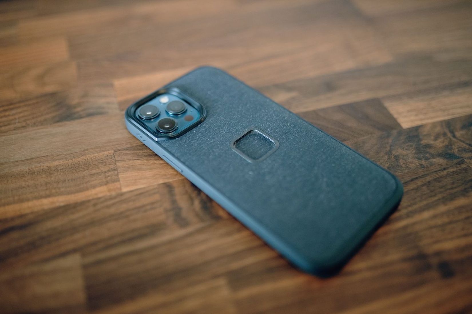 Rhinoshield rėmelis iPhone 18 Pro: kameros apsauga, kurios nepastebėsite