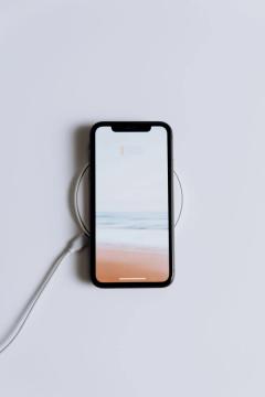 Sulankstomas „Anker" įkroviklis: „iPhone" iki 50 % per 27 minutes be perkaitimo