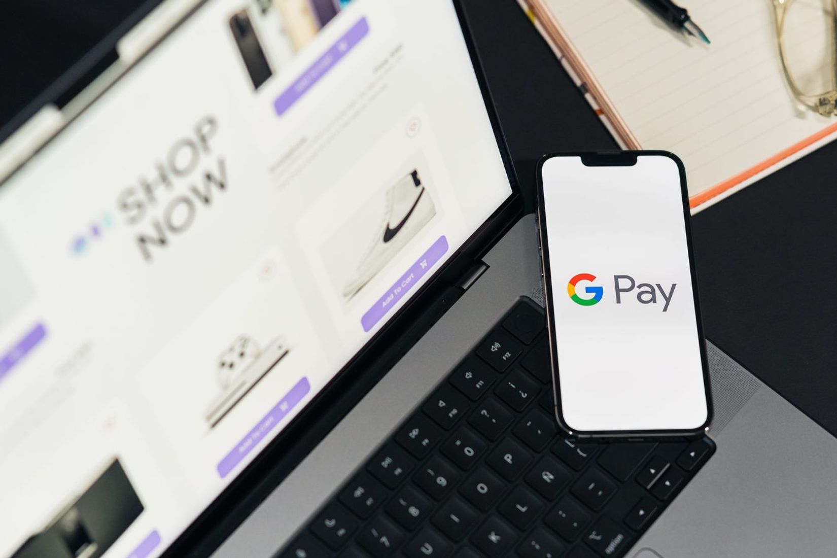 Google Wallet JAV ima sekti užsakymus: siuntų eiga persikelia į ekraną