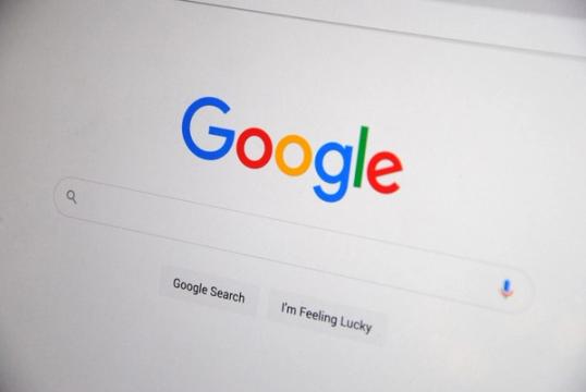 Google paieškos ekranas telefone