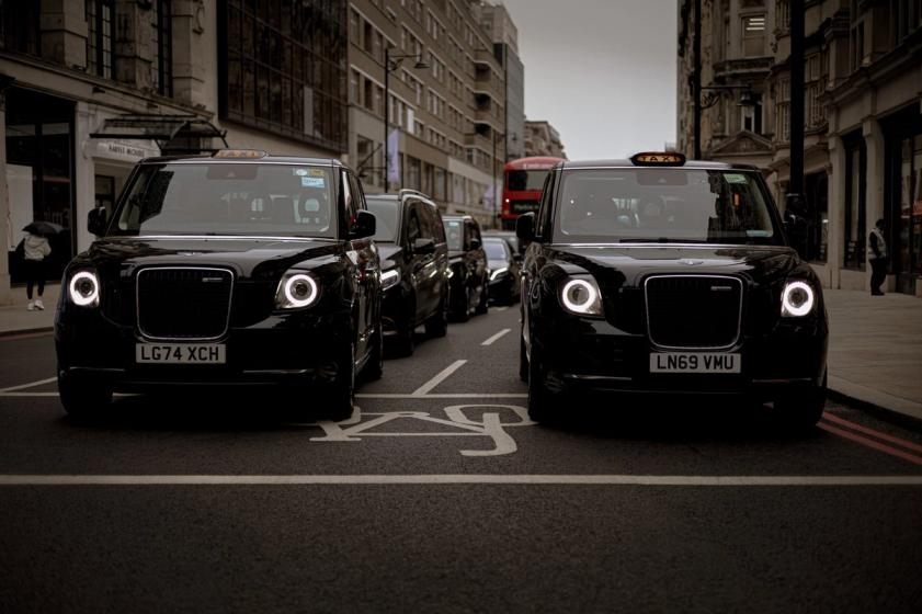 Lyft ir Baidu pradeda robotaksi bandymus Londono sostinėje