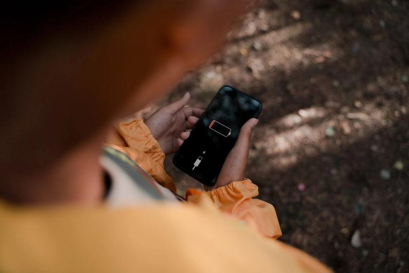 Jūsų „Galaxy" bateriją valgo visada įjungtas ekranas — štai paslėptas „Samsung" nustatymas