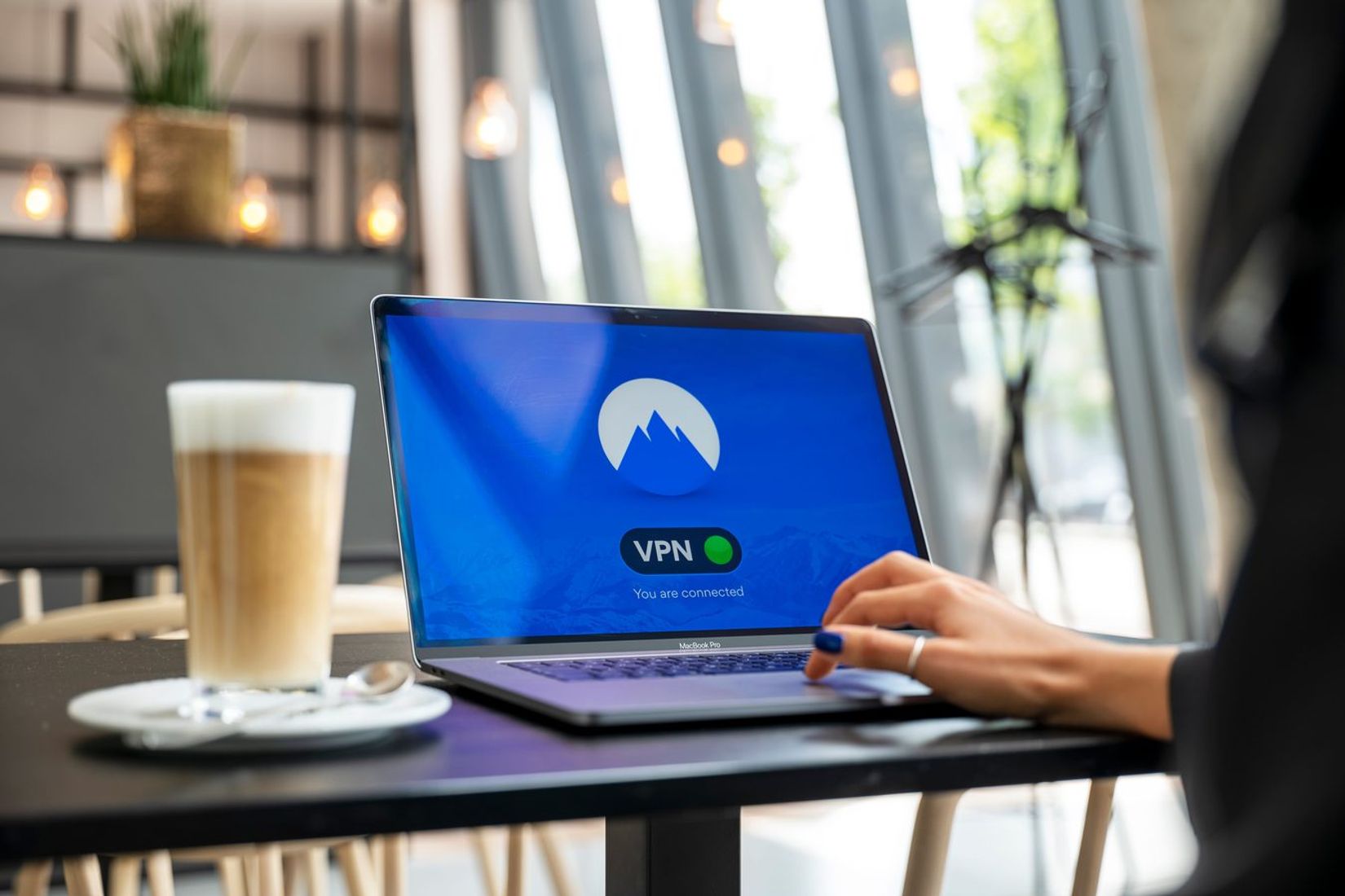 Opera VPN dabar pats įsijungia prisijungus prie viešo Wi-Fi