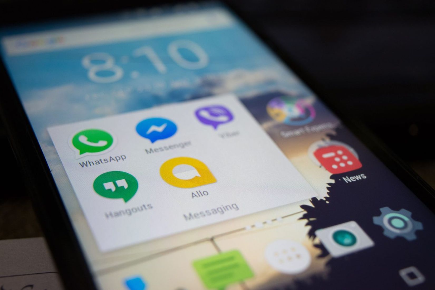 WhatsApp Android Auto įsileidžia žinutes, skambučius ir istoriją