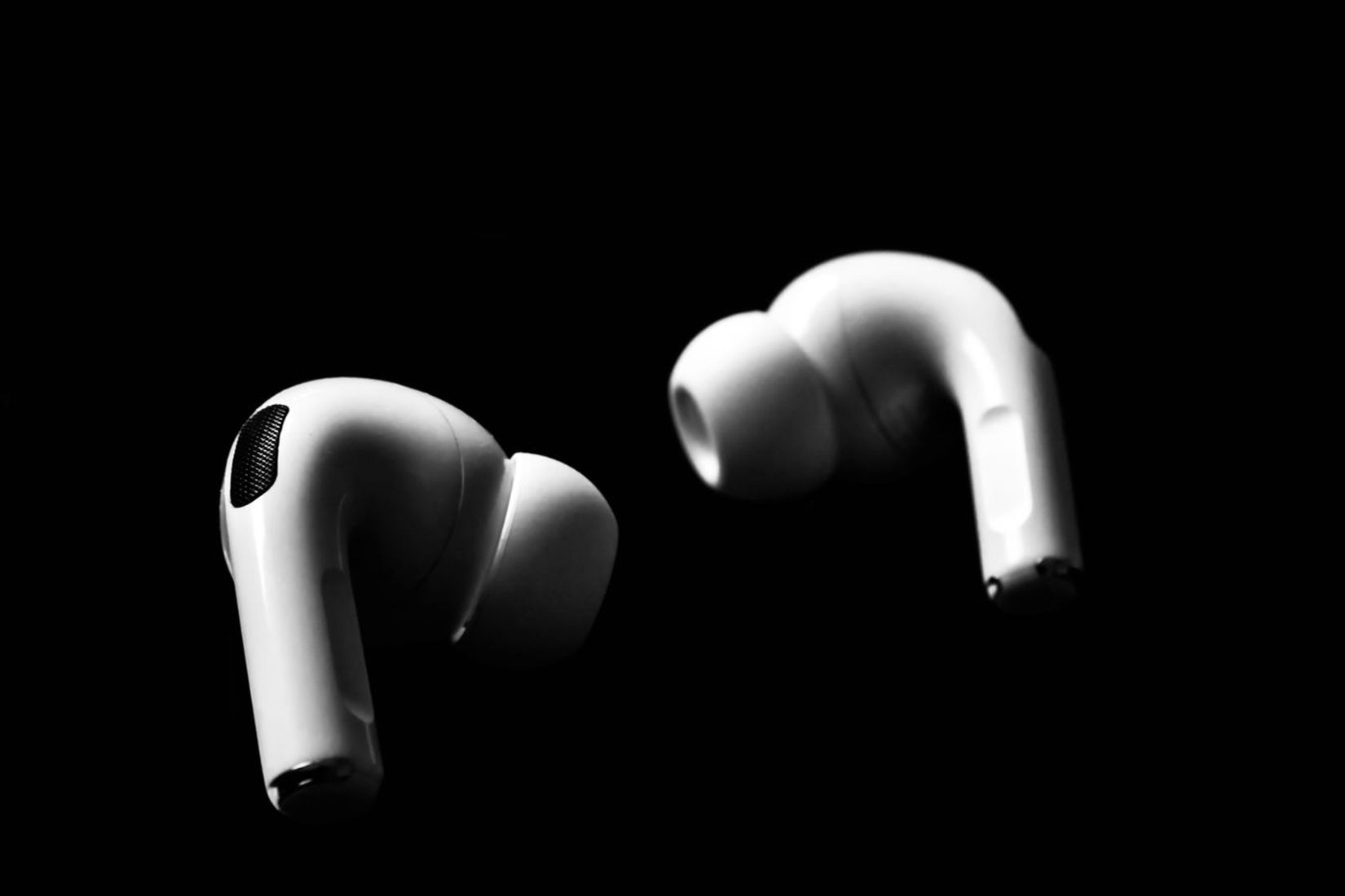 „AirPods“ su kameromis staiga atrodo daug prasmingesni kasdienėms užduotims