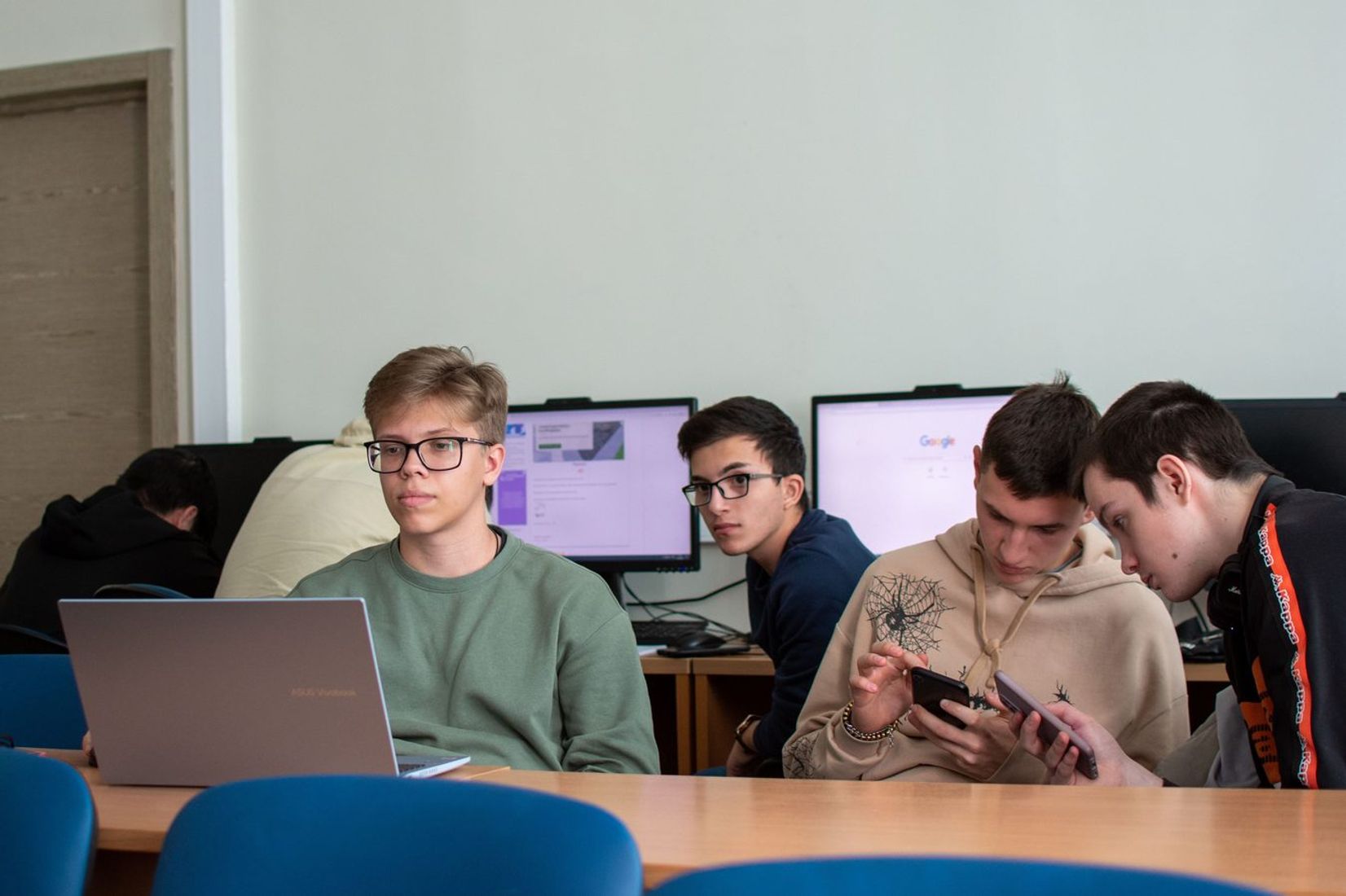 Socialinių tinklų ribojimas vaikams stringa: Vyriausybė siūlo palaukti ES sprendimo