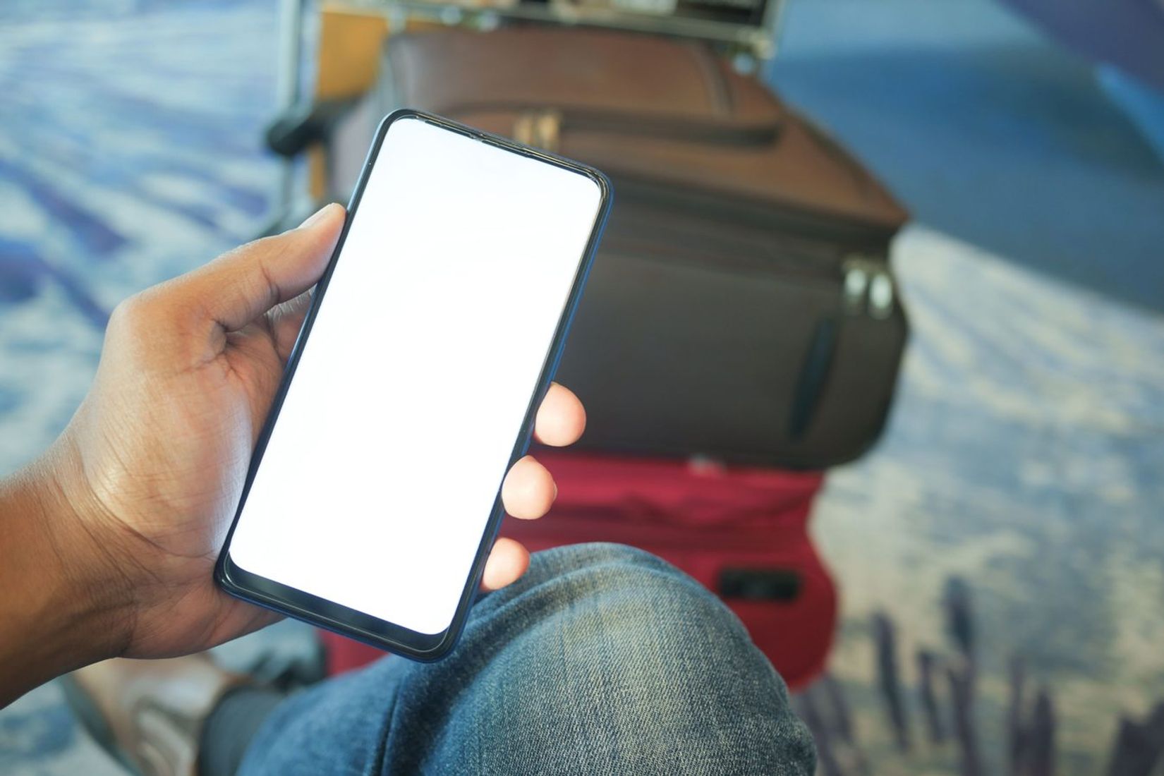 Telefonas stovėjo ant stalo, o sąskaitoje — fantominis roamingo mokestis