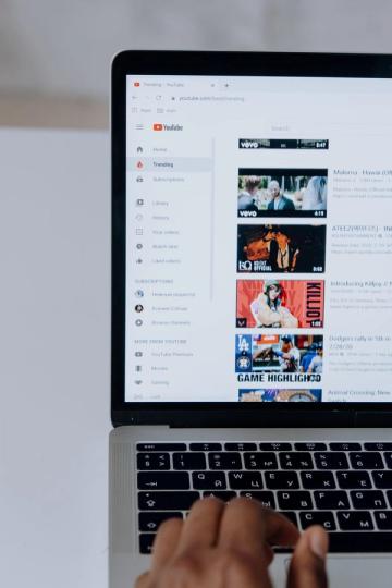 Vietoj reklamų spąstų: atvirojo kodo įrankis išsaugo YouTube, TikTok ir X vaizdo įrašus be pėdsakų