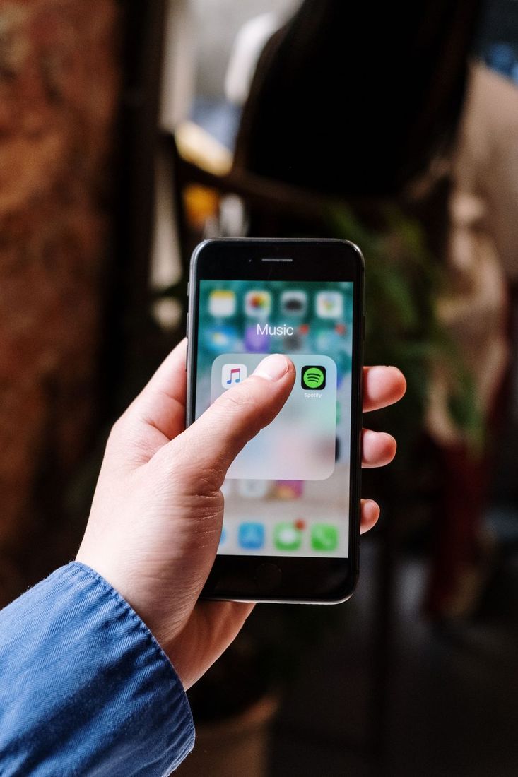 Apple gedimas ketvirtadienio vakarą sustabdė pirkimus „App Store“ ir „iTunes“ parduotuvėse