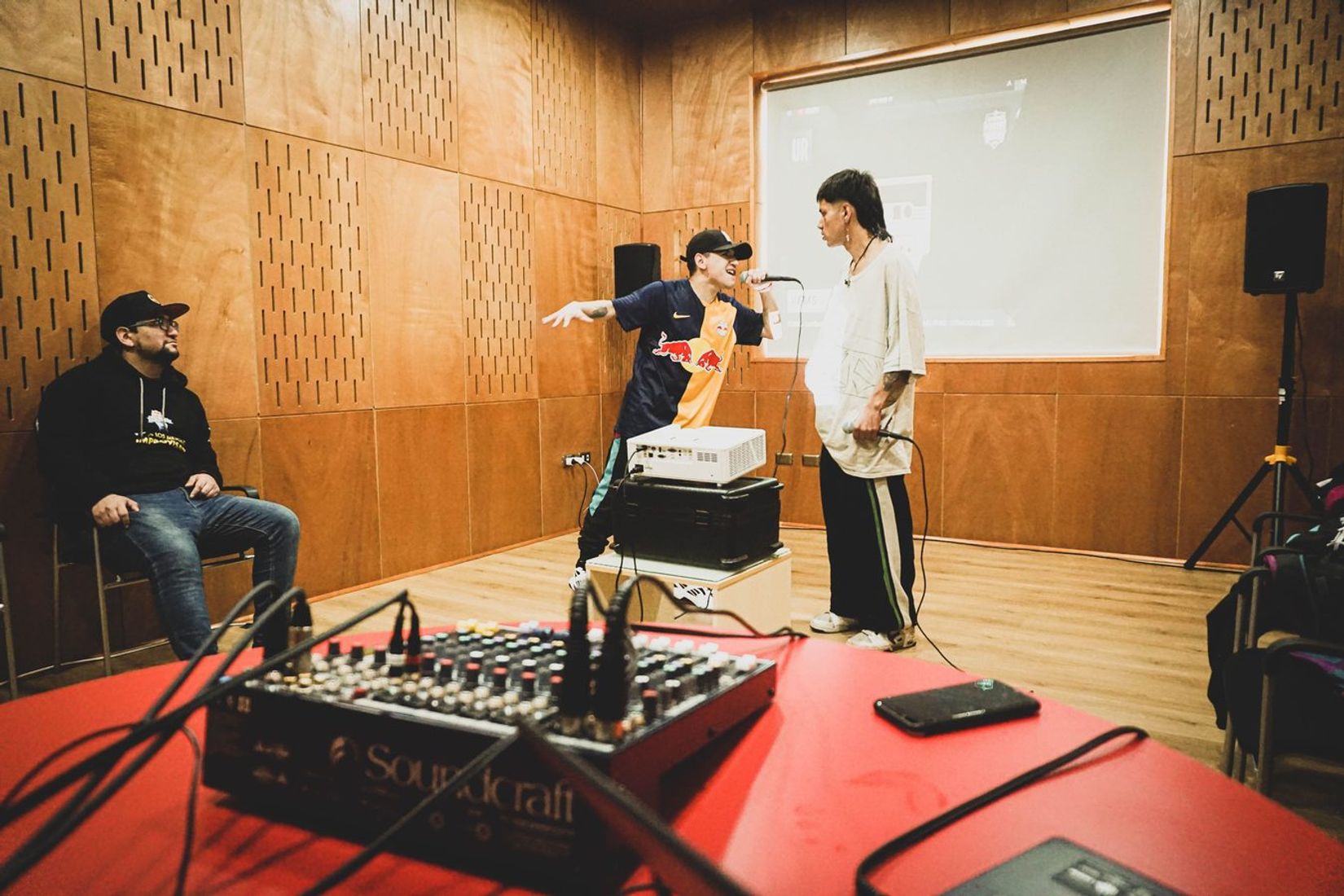 „Suno" dabar kalba: AI įrankis įgarsina tekstą ir priduria muzikos