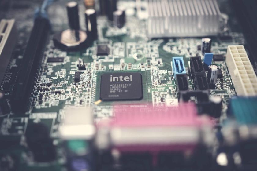 WSJ: Apple išvengė 100 proc. lustų tarifų po Intel sandorio
